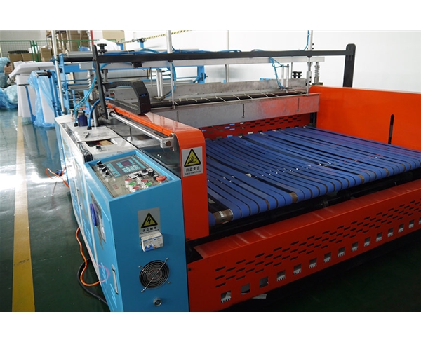 珍(zhen)珠棉加工車(che)間