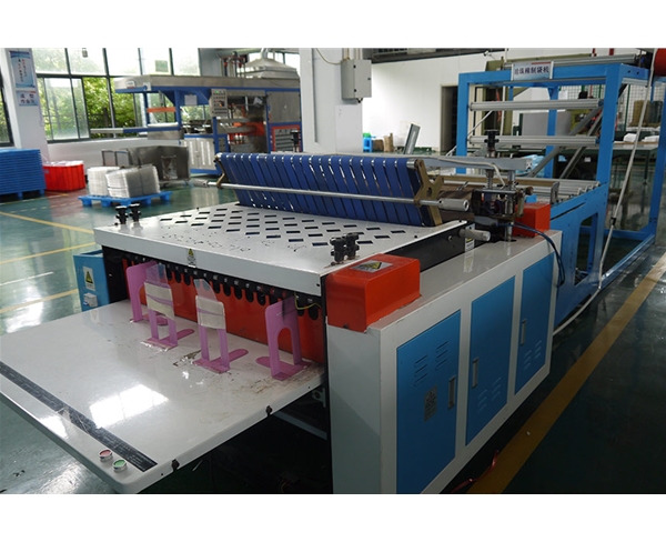 珍(zhen)珠棉加工車(chē)間