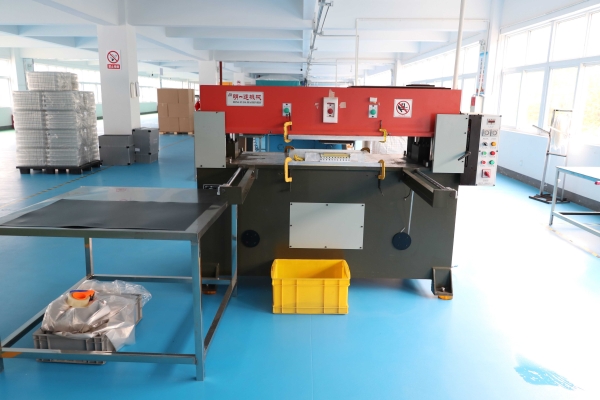 吸塑包(bāo)裝生産車間