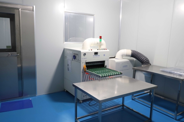 吸塑包(bao)裝生産車間