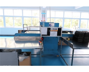 吸(xī)塑包裝生産(chan)車間