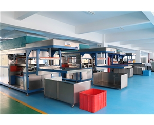 吸(xī)塑包裝(zhuāng)生産車(che)間